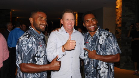 Vodafone Fiji Players Osea Kolinisau and Emosi Mulevoro with last year's champion Steve Jeffrees